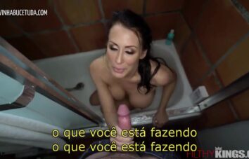 Sexo Duplo no Banheiro Mãe Macetada na Bucetuda